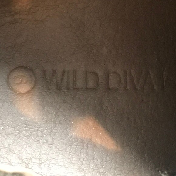 Wild Diva Brown Leatherette Women's size 9M Side Zip Snap Chunky Heeled Booties - Picture 9 of 9